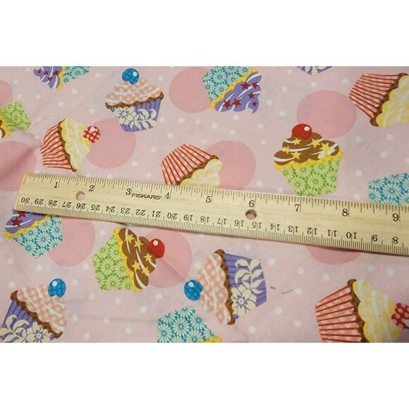 Cupcakes Cotton Fabric Traditions 1 Yard New Sewing Quitling - Picture 3 of 4